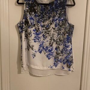 Chic Floral Print Sleeveless Blouse - Black, Blue, and White
